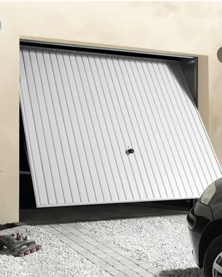 Portes de garage à Lyon | Installation et Motorisation 5 PORTES-DE-GARAGE-BASCULANTE1